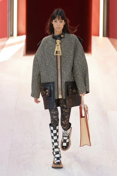 Look 26